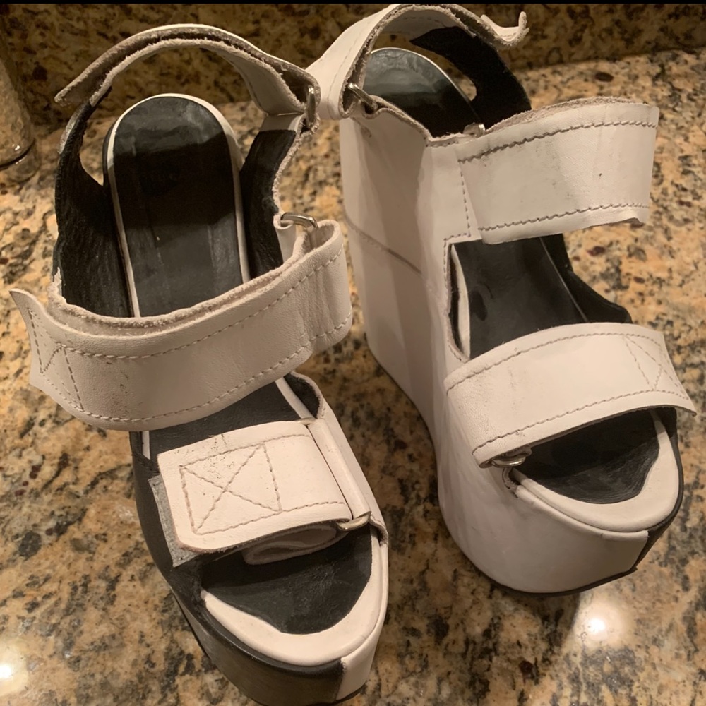 ALL CAPS Platform sandal